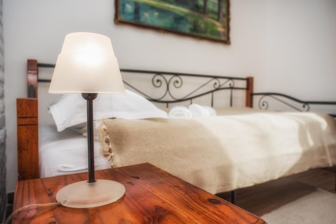 Tri Mudraca Inn Karanac Bagian luar foto