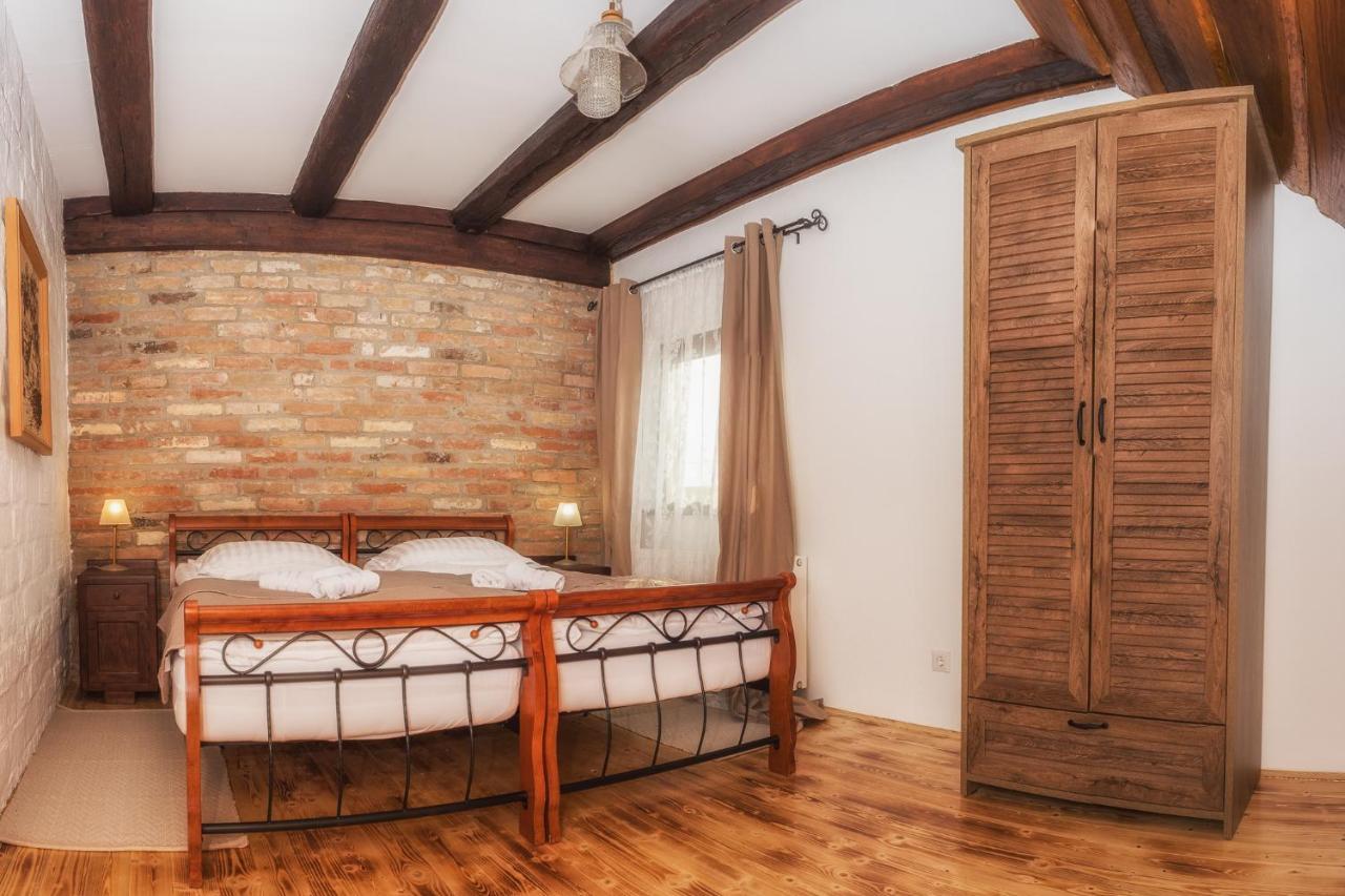 Tri Mudraca Inn Karanac Bagian luar foto