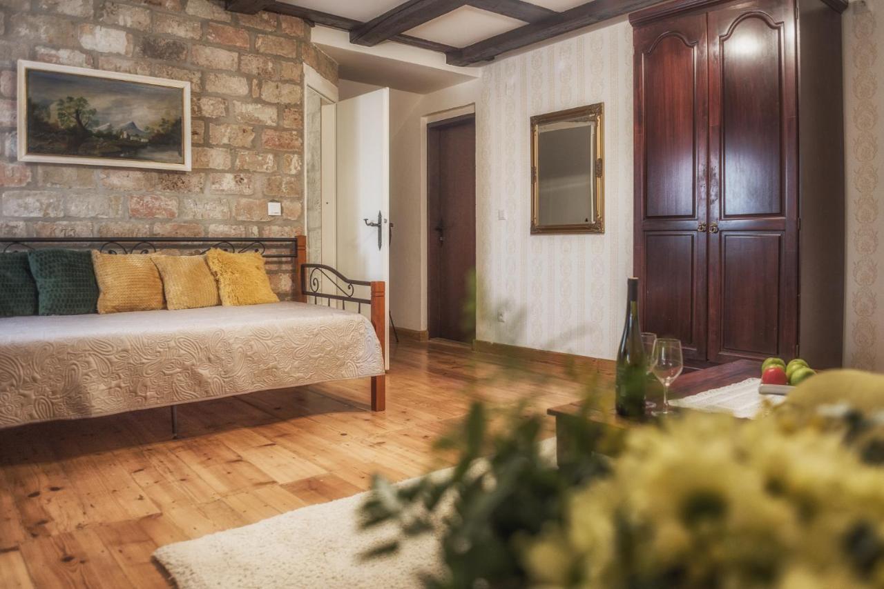 Tri Mudraca Inn Karanac Bagian luar foto