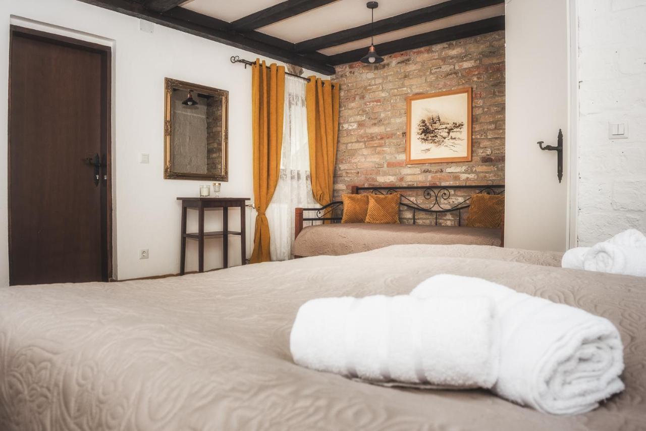 Tri Mudraca Inn Karanac Bagian luar foto