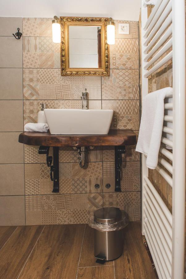 Tri Mudraca Inn Karanac Bagian luar foto