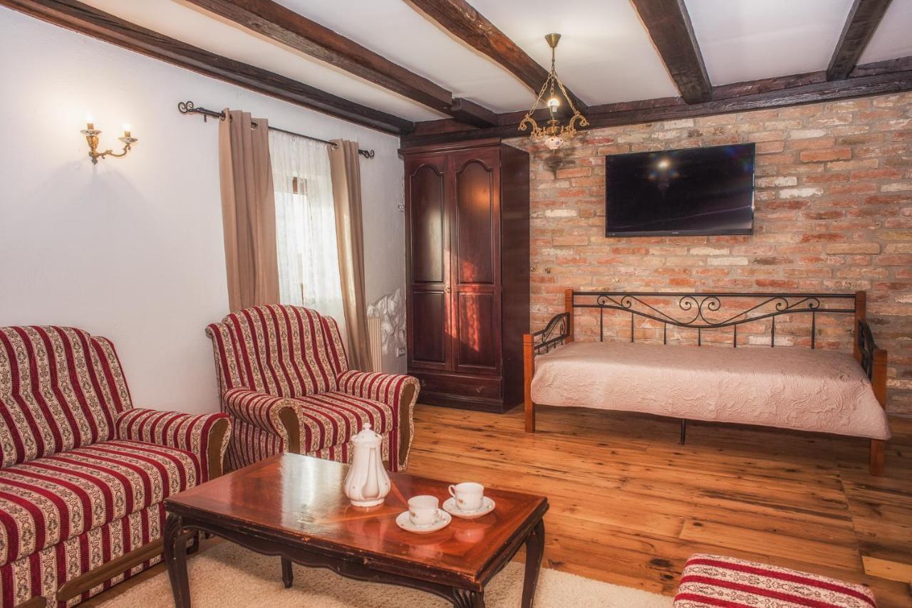 Tri Mudraca Inn Karanac Bagian luar foto