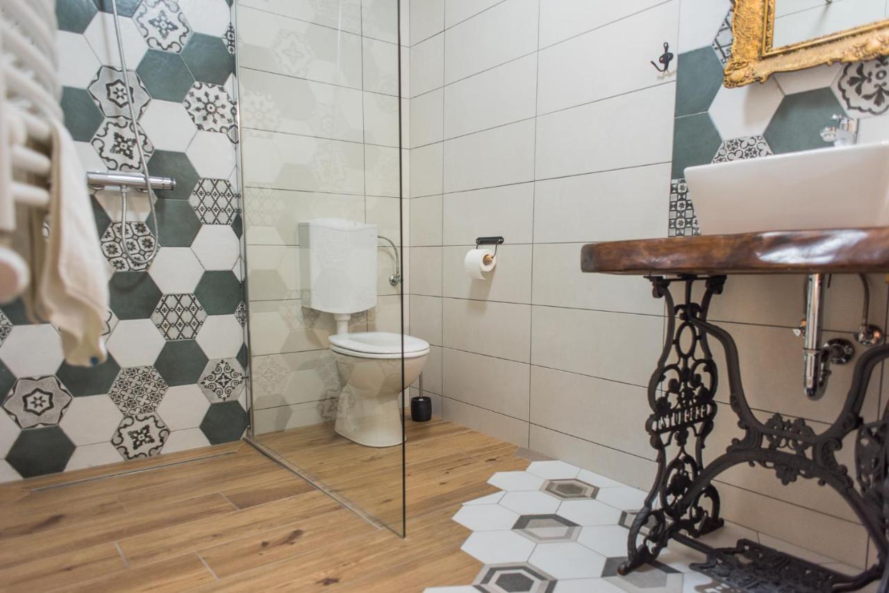 Tri Mudraca Inn Karanac Bagian luar foto