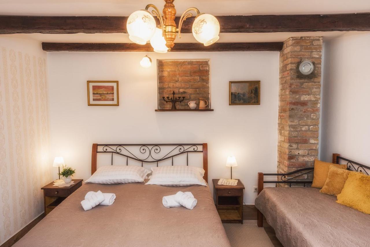 Tri Mudraca Inn Karanac Bagian luar foto