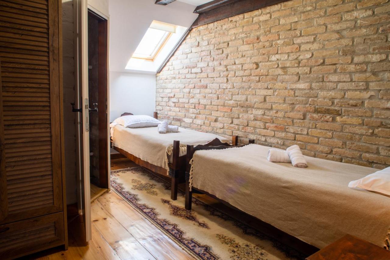 Tri Mudraca Inn Karanac Bagian luar foto