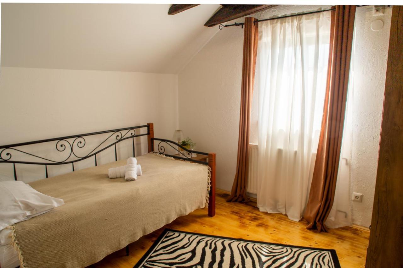 Tri Mudraca Inn Karanac Bagian luar foto